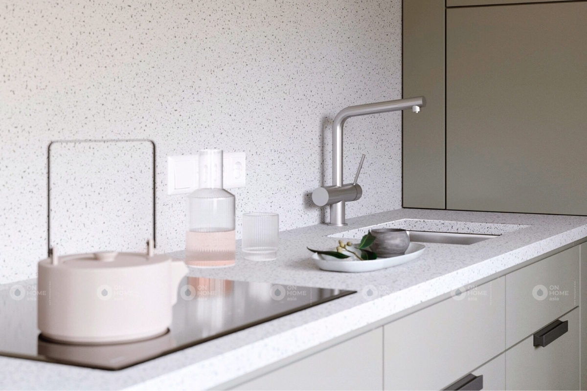 Mặt bếp sử dụng đá granite trắng khiến không gian trở nên sáng sủa và sạch sẽ