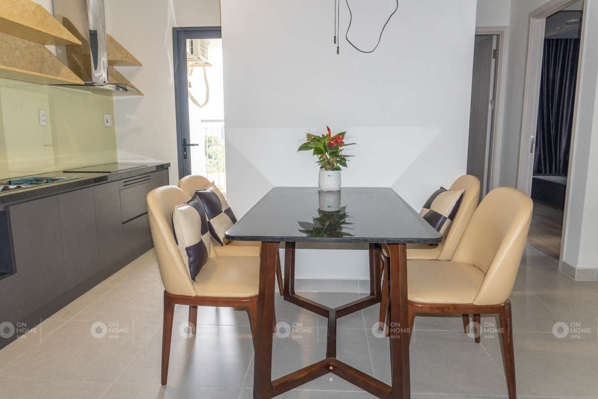 Compass one apartment dining table, Ms. Thanh Nga