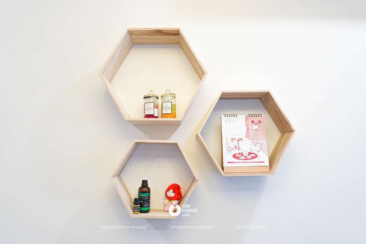 Honeycomb decorative shelf