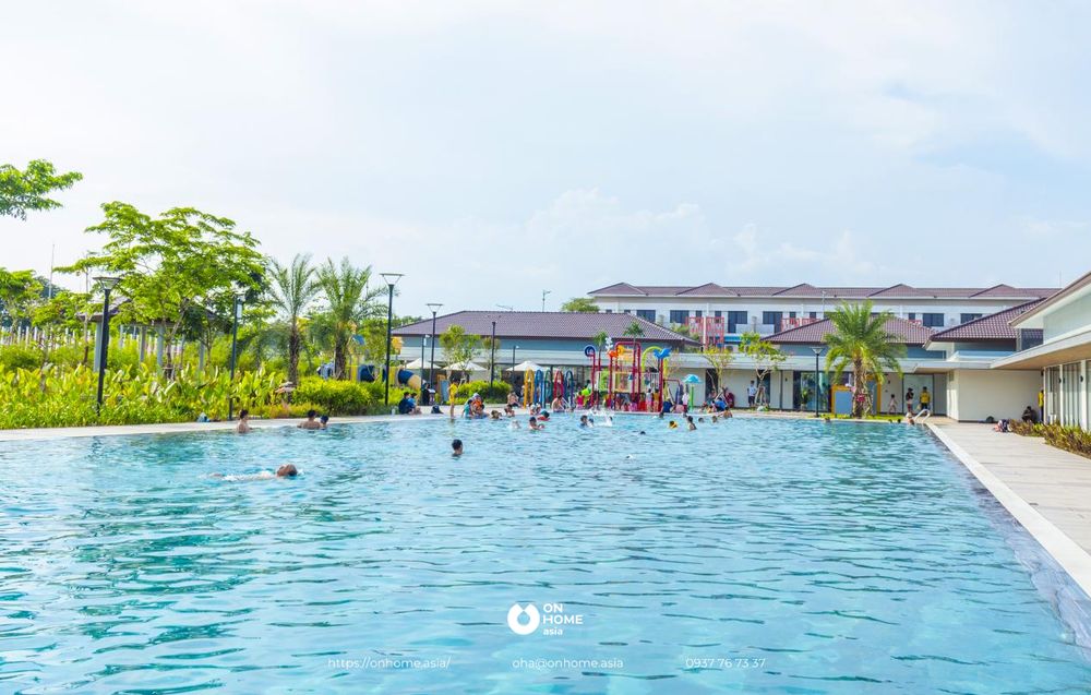Hồ bơi tại dự án nhà phố sun casa central bình dương