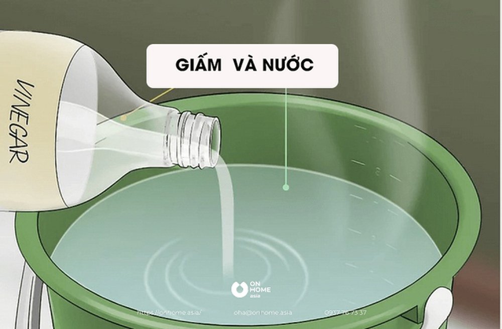 Pha hỗn hợp giấm và nước để làm sạch vết dầu mỡ - tẩy vết bẩn trên tường